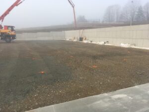 Betonáž podkladních betonů v hale